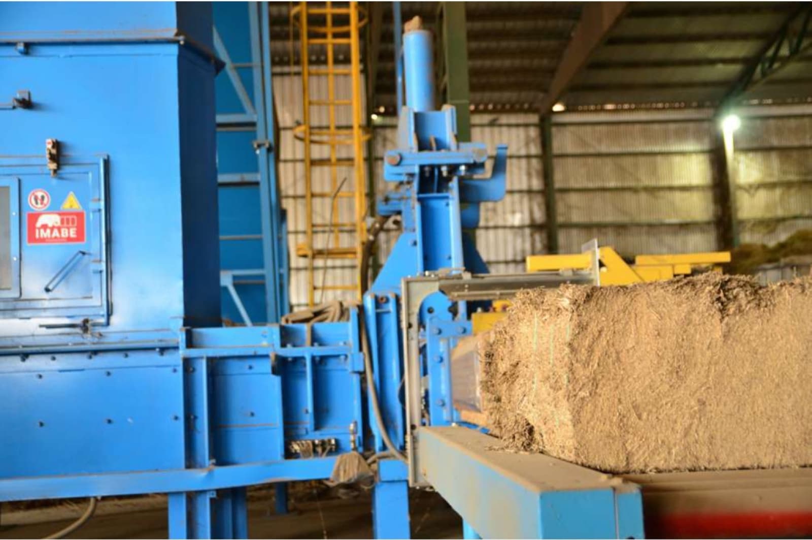 Large bale during the compaction process